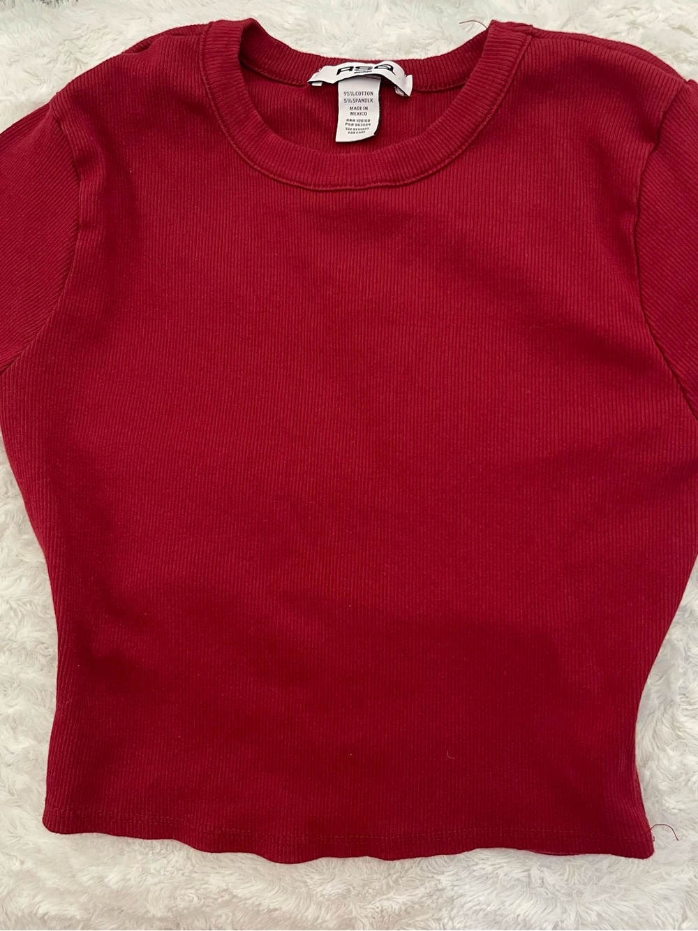 RSQ Women’s Red Ribbed Short Sleeve Crewneck Tee